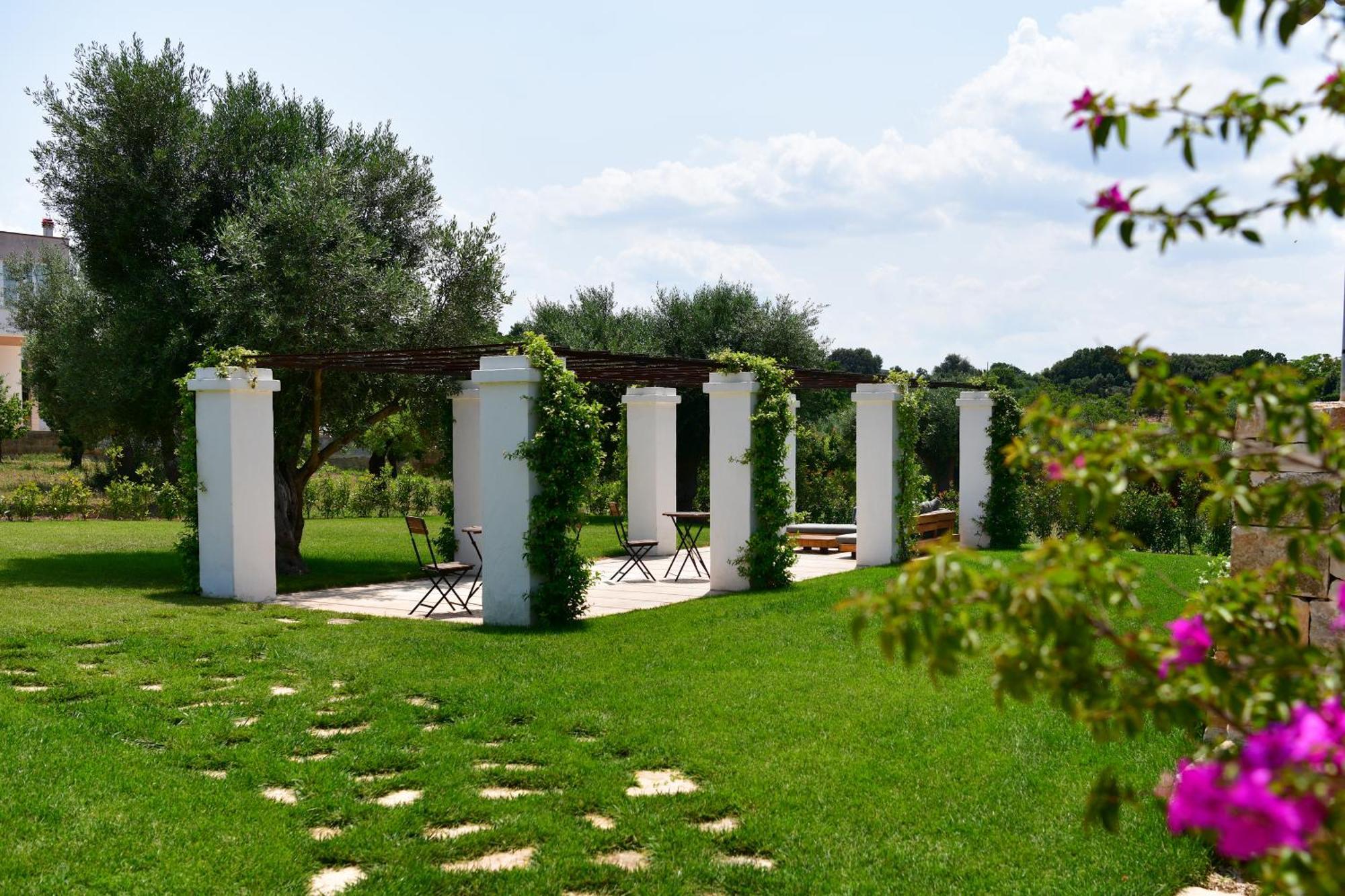 Il Trullo Bianco - Country House & Spa Villa Castellana Grotte Exterior photo